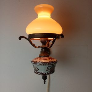 Wandlamp geel melkglas keramiek