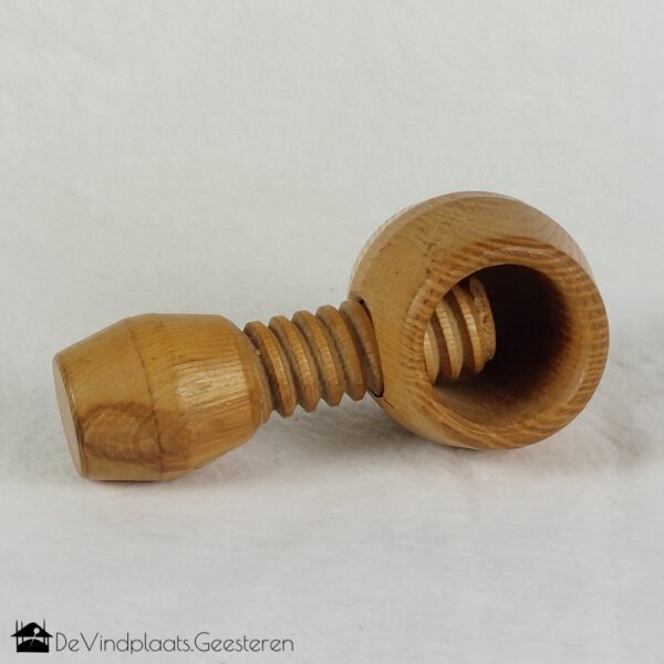 Houten schroefdraad notenkraker